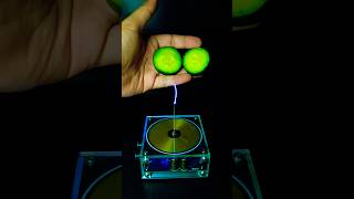 Tesla coil and cucumber slices ⚡🥒 #teslacoil #experiment #highvoltage