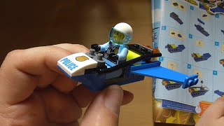 Lukas Looping fliegt sich einen Wurm im Lego City Magazin 55