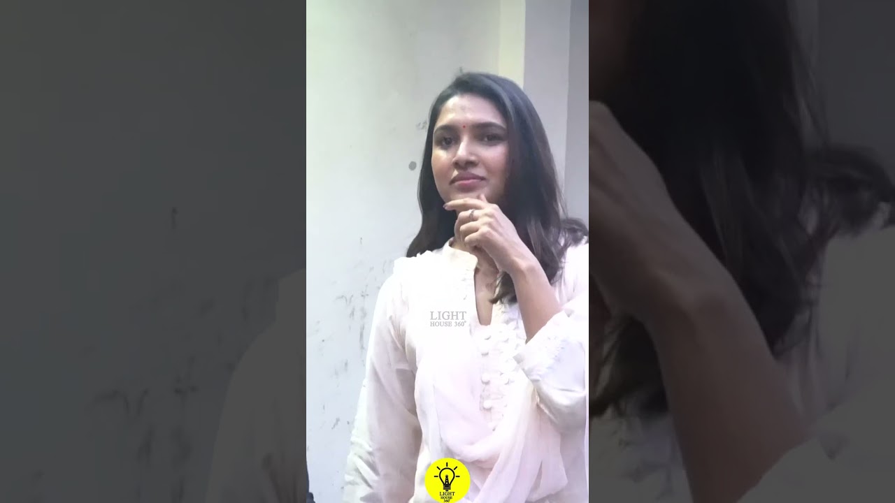 Vani Bhojan Cute Entry | Sengalam Webseries Press Meet & Q/A | Kalaiyarasan | Vani Bhojan 