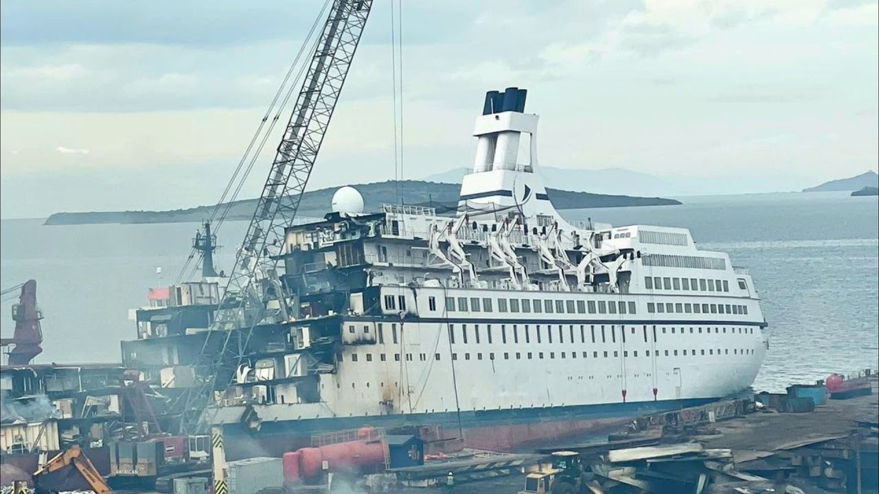 Mv Astor Cruise Ship Being Scrapped In Aliaga Youtube