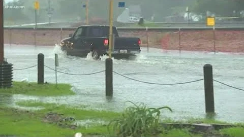 Heavy rain floods streets in Spring