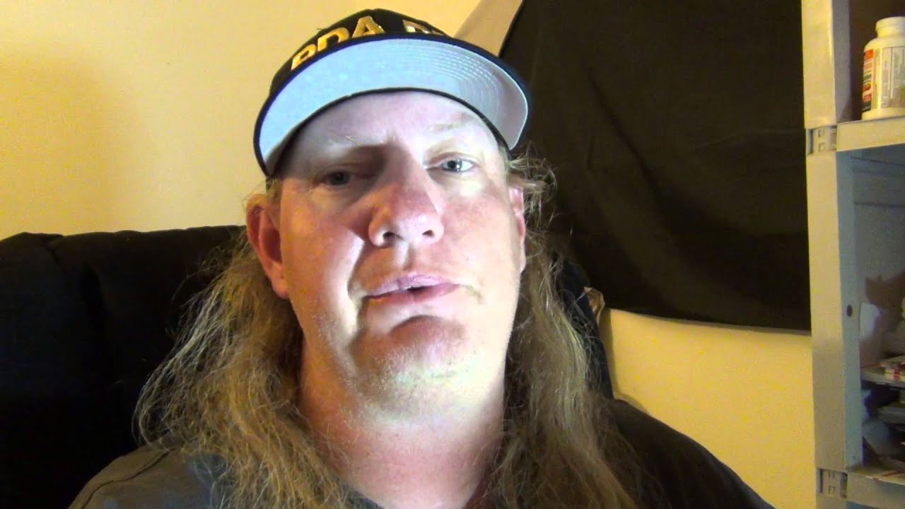 Drew Roy arriving to the Saturn Awards @drew_roy