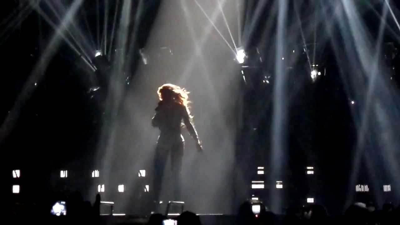 Beyoncé live singing XO - London O2 Arena 4th March 2014 - YouTube