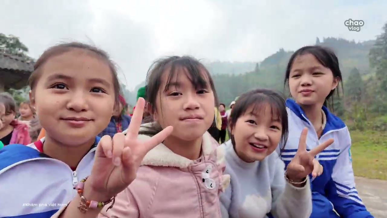 Lần Đầu Nhận Giấy Khen Chao Vlog Ngượng Đỏ Mặt Khi Tham Gia Tổ Chức Cơn Mưa Quà Tặng..!!