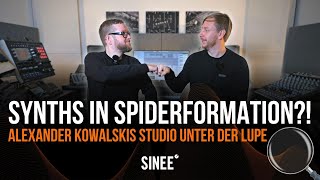 Synthesizer in Spider-Formation I Alexander Kowalski im Interview + Studiotour