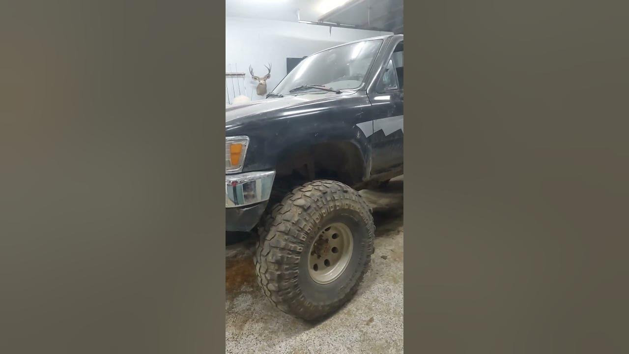 1992 toyota pickup with sbc350 and 38x12 5x15 tsl sx super swampers
