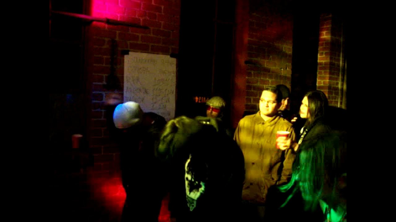 Baseck live at The Crud Muffin in Long Beach adlı videoyu YouTube'da izle Baseck live at The Crud Muffin in Long Beach adlı videoyu YouTube'da izle