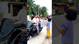 They Asked Her To Take A Photo But She Ran Away With The Phone