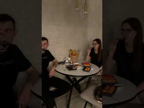 Попросила мужа заказать роллы..