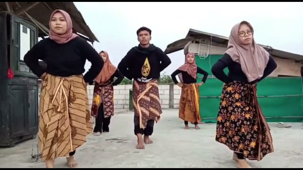 TARI TANDUK MAJENG