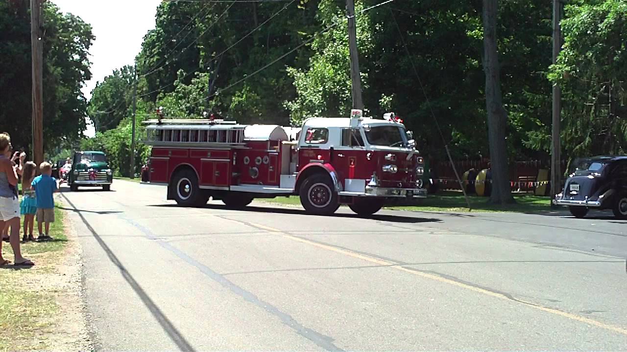 Put-in-Bay Antique Car Parade on July 29th, 2012 - YouTube