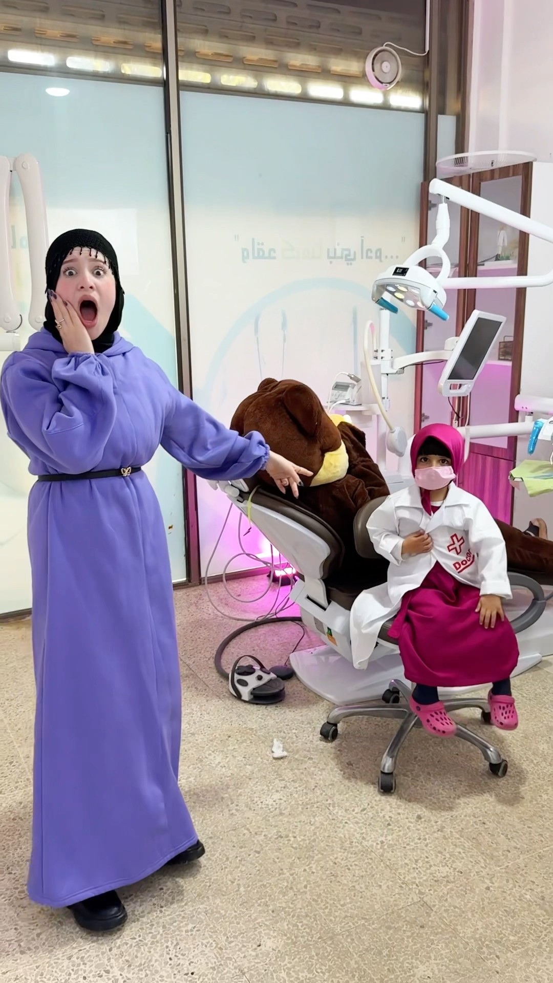 جوزي اخدني عند دكتور السنين:?