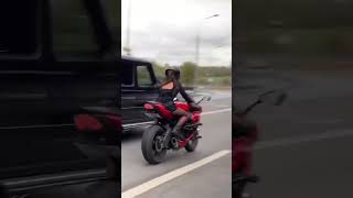 валим НА ГЕЛИКЕ реакция водителя😅 #мотоТаня we're driving a gelike #motoTanya moto bike girl ride