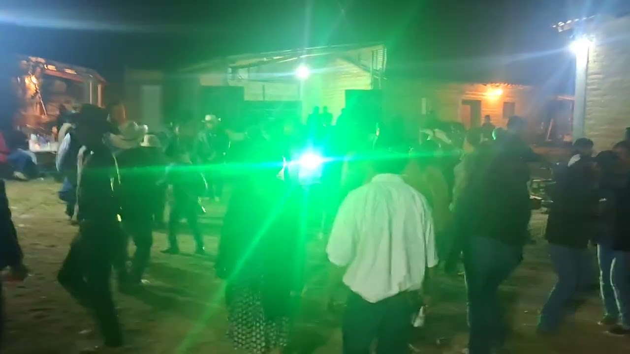 Edwin y sus teclados en San Martin Durazno