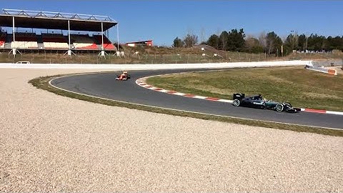 Sebastian Vettel follows Lewis Hamilton on track - 2016 Barcelona Test 2, Day 2