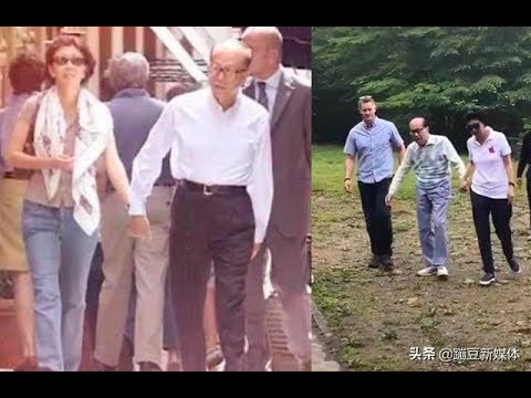 91歲李嘉誠與小33歲女友出遊，全程牽手感情好，為何相守25年卻從未給她名分？