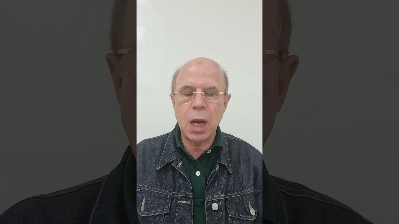 المرأة فيها الهر.