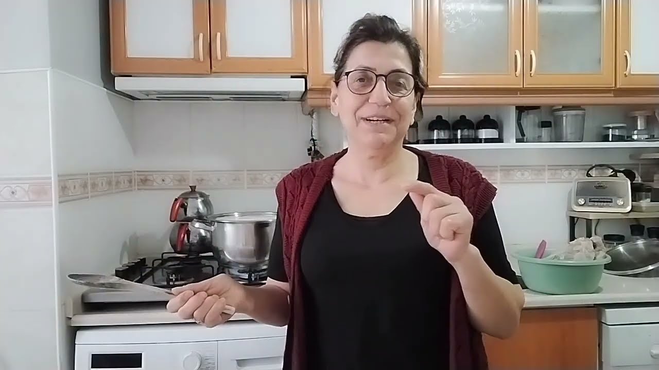 Я забыла ключ дома, я не могу попасть внутрь, пошла выбросить мусор 😅✅ Я вскипятила молоко.