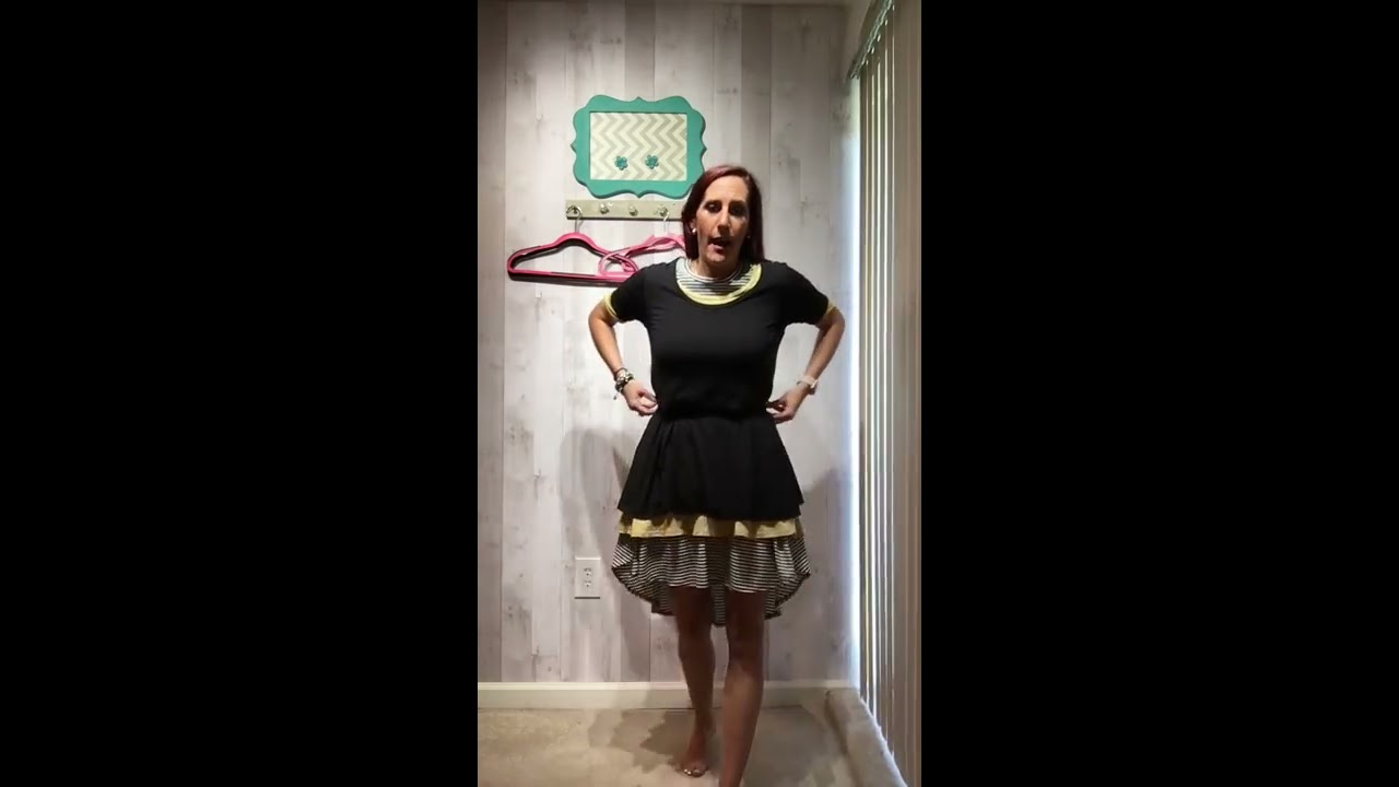 How to Layer Tees over your LuLaRoe Carly