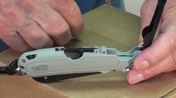 Easy Cut blade change & spare blade holder