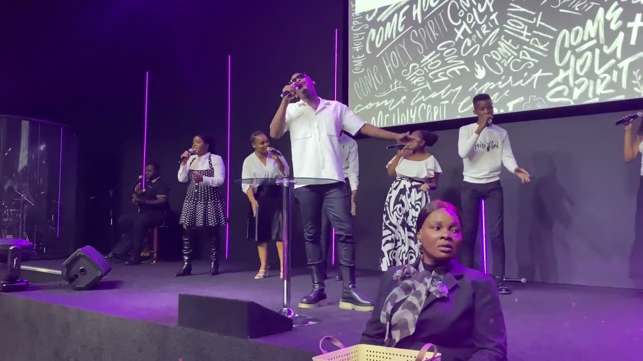 Dr Thulz - Esandleni Somusa (Live At Alta Of God Church)