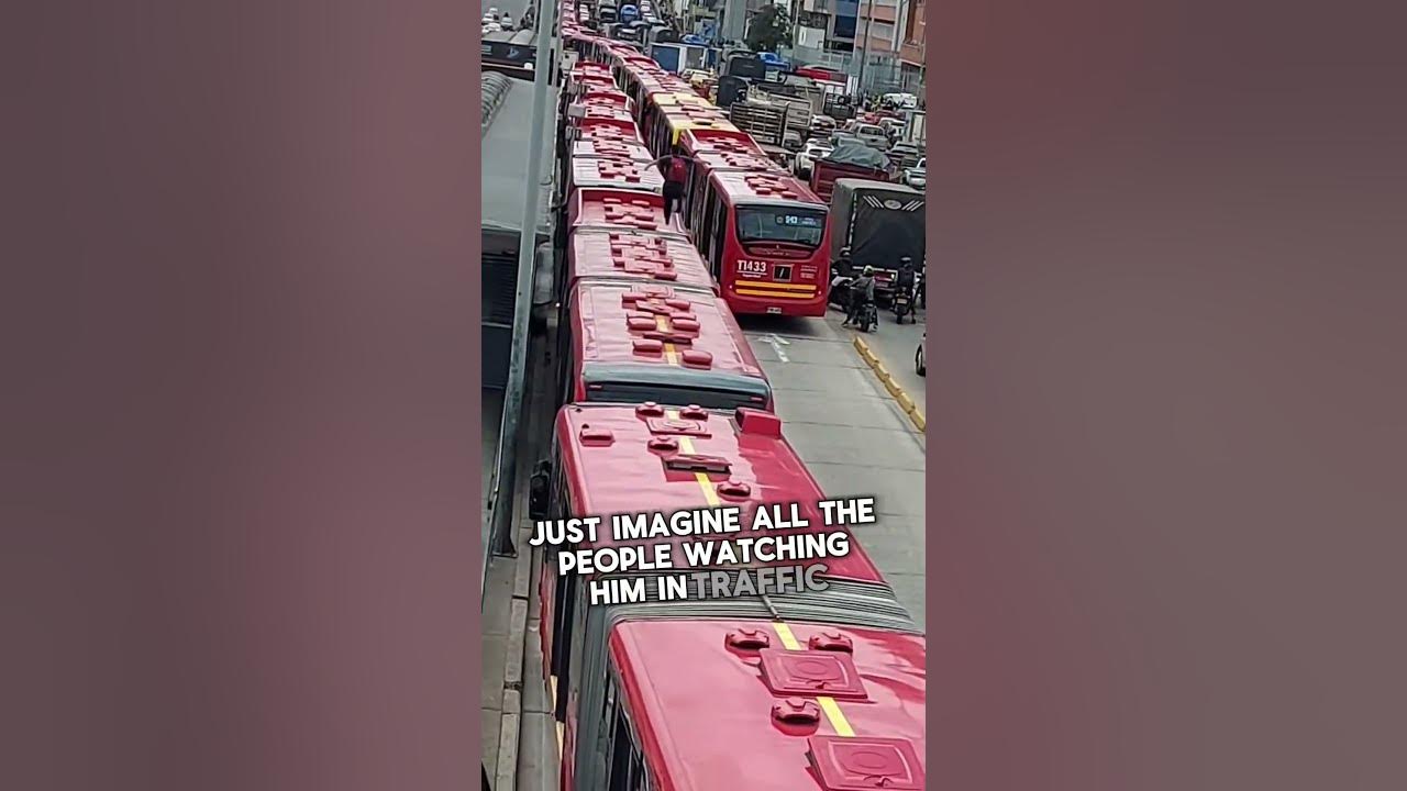 This guy is playing subway surfers in real life and it's awesome 😂