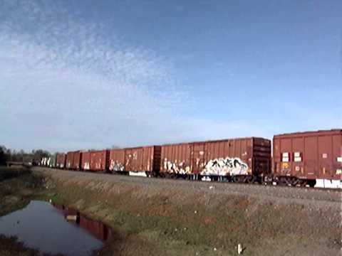 bnsf 5729 CSX Q647 freight has leasers in the consist