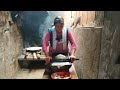 Técnica para quebrar o martajar nixtamal en metate, quedan infladas y suavecitas las tortillas