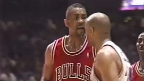 Charles Barkley vs Bill Cartwright gets HEATED 199...