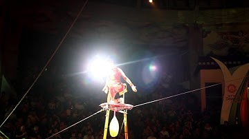 Đứng tay Trồng đầu Trượt dây dốc - Liên Đoàn Xiếc Việt Nam