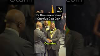 Dr. Bawumia receives Otumfuo Osei Tutu II Gold Coin. #everyone #ghana #viralvideo #viralreels #viral
