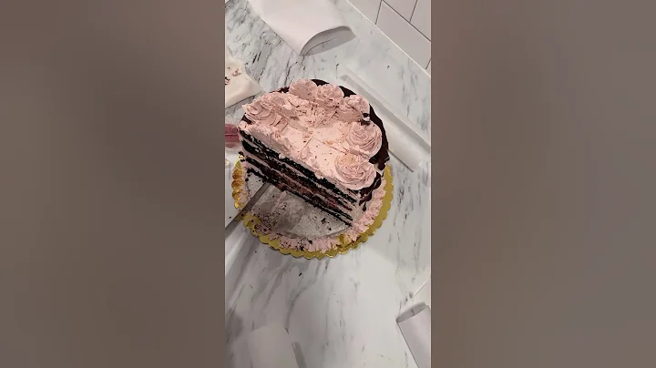 How to cut a round cake into pieces