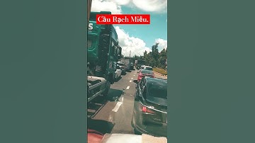 Xe Đông tại chân cầu Rạch Miễu hướng Tiền Giang đi Bến Tre.