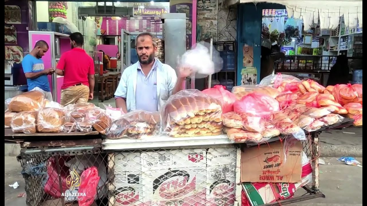 اليمن: الحكومة تسعى لتخفيف معاناة السكان بتوزيع "خبز رخيص"