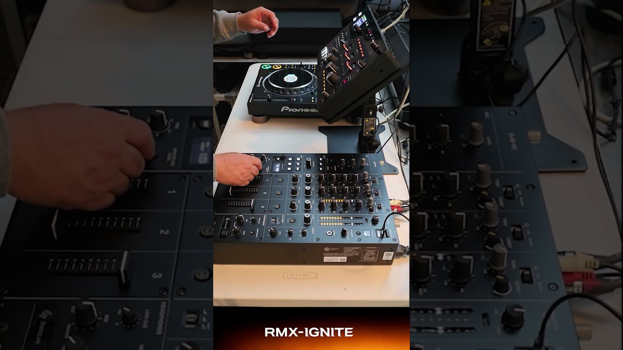 RMX-IGNITE en Modo SAMPLER TRIGGER con un REVERB del DJM-V5 de Alpha Theta.