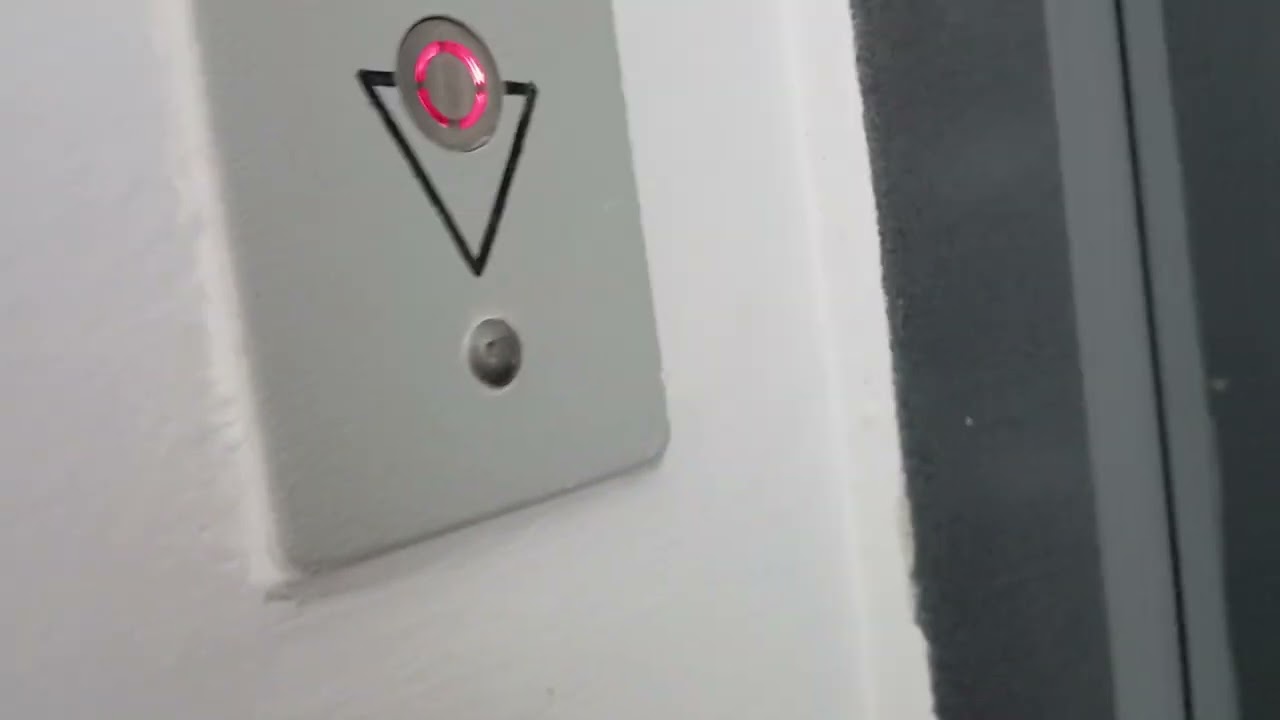 Лифт МЛМ 2003 г.в 400 кг. V=0,71м/с.