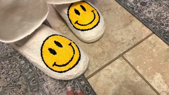 HUYBKD smiley face slippers for women indoor and outdoor menfluffy cute, smiley face slippers