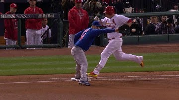 CHC@STL Gm1: Castro bobbles, recovers, gets the out