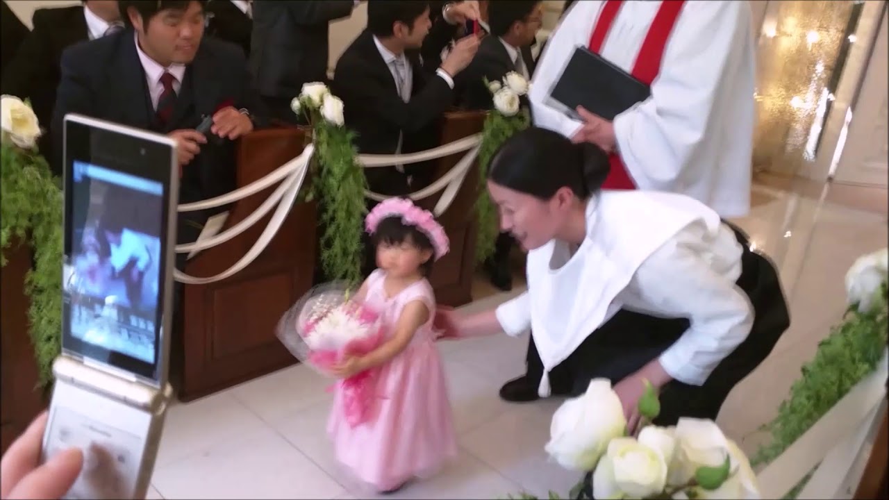 結婚式のフラワーガール 2歳の女の子 Wedding Flower Girl 2 Year Old Girl Youtube