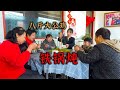 婆婆姐妹来聚餐，八斤大公鸡铁锅炖，软烂入味一嗦就脱骨，吃美了