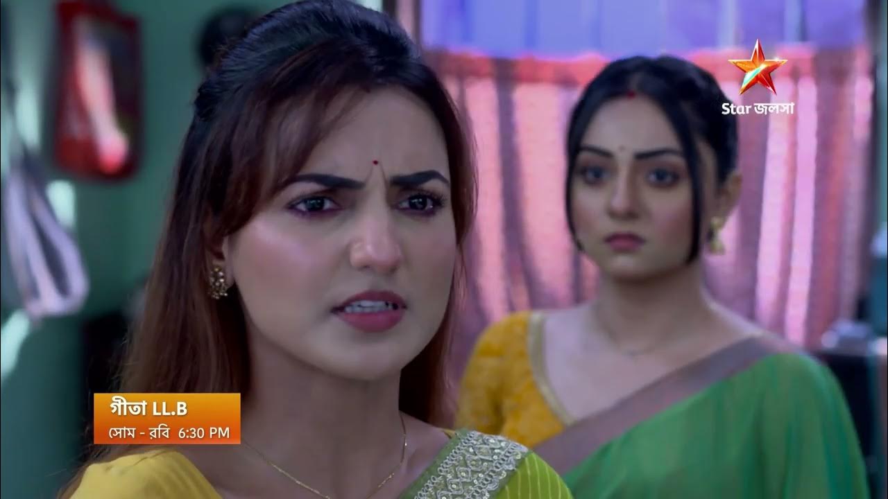 Korsetlardagi qizlarning jozibali fotosuratlari Voyaga etgan ayol devorga dildoni biriktirdi.