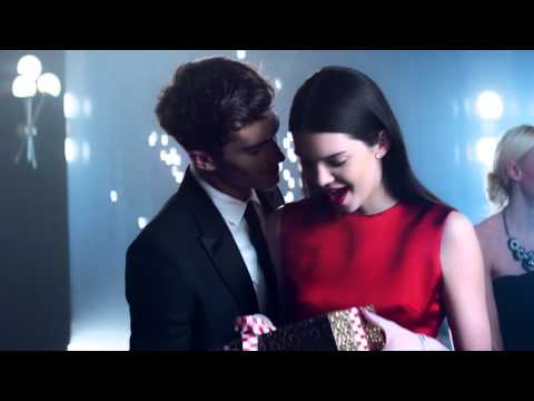 Video: Kendall Jenner Bild Des Neuen Parfums Von Estee Lauder (VIDEO)