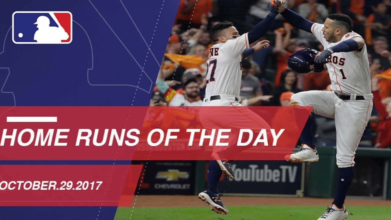 WS2017 Gm5: Yuli Gurriel ties Game 5 with a three-run homer in the