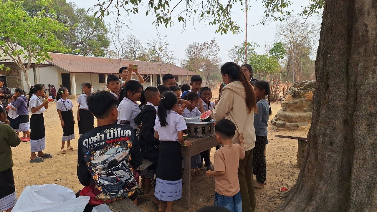 แจกแตงโมให้น้องน้อยนักเฮียน24 กุมภาพันธ์ ค.ศ. 2026