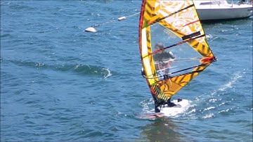Windsurf in slow motion: hely tack