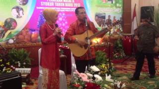 Helmy Faishal Zaini Menteri Pdt  Menyanyikan Lagu Boleleb