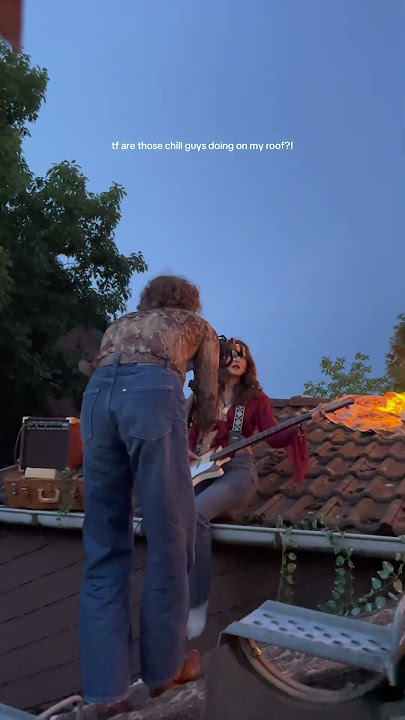 Who can guess what we’re doing? #vibes #chill #night #70s #music #cinematic #friends #stargazing #fy
