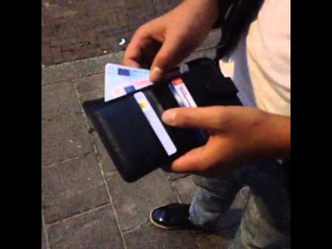 Als een Nederlander een portomonee vind vs Marokkaan! - YouTube
