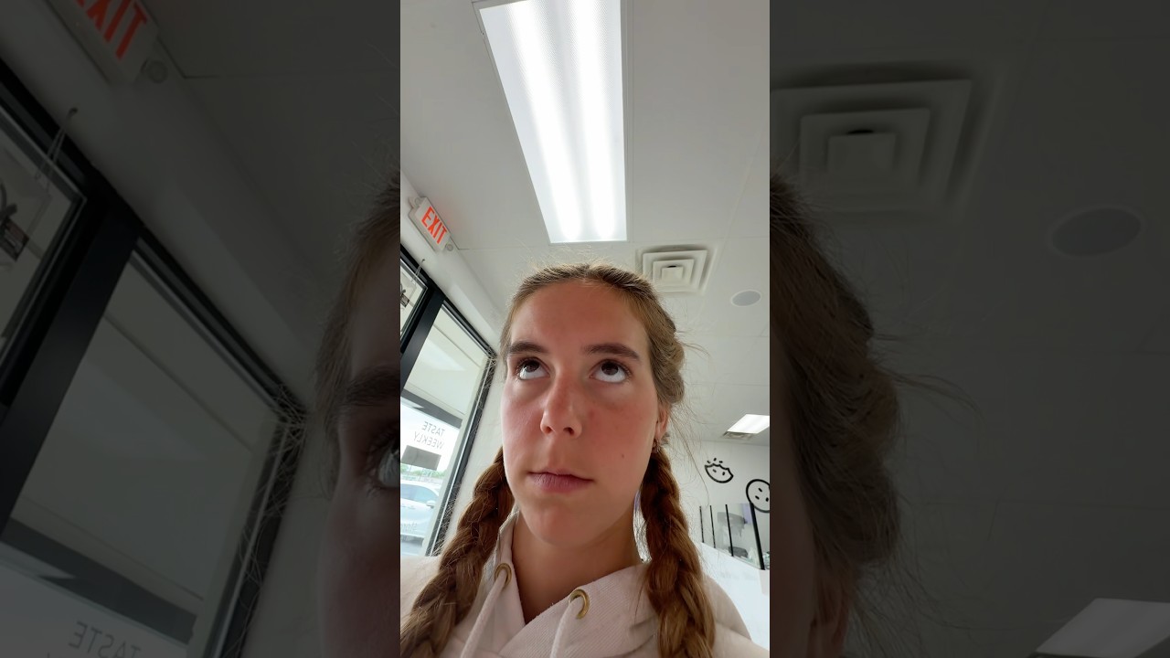 CRUMBL VLOG🍪😍 #crumbl #crumblcookie #cookies #eating #yummy #vlog #tastetest #foodie #food