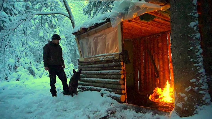 WINTER CAMPING THROUGH A BLIZZARD AT THE FORT IN T...
